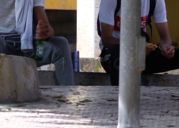 2 3 Las 400, un barrio vecinal que sufre la presencia de borrachos bajo sus soportales