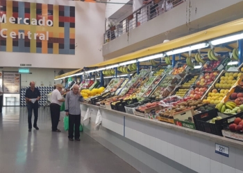 521479a0 7fa0 4e6d 8fa3 ec1d9a63e987 Por rutina o paseo, los melillenses visitan el Mercado Central