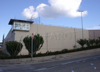 DSCN7990 Un interno del centro penitenciario agrede a varios funcionarios