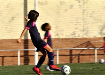 El balón también es de ellas el fútbol femenino en Melilla Las melillenses también juegan al fútbol y cada vez son más