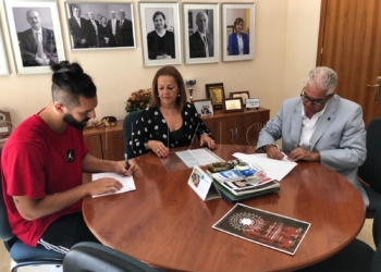 WhatsApp Image 2019 09 23 at 13.17.31 La UGR firma un convenio de prácticas con dos empresas del ámbito deportivo