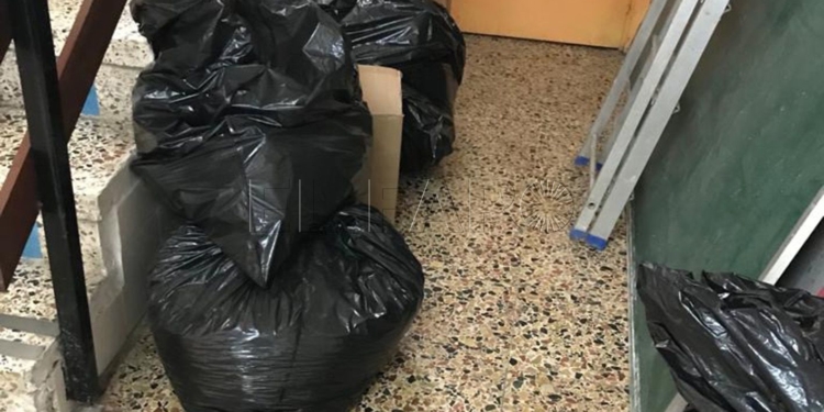 El IES Enrique Nieto sin limpiar dos días: el AMPA exige una solución definitiva