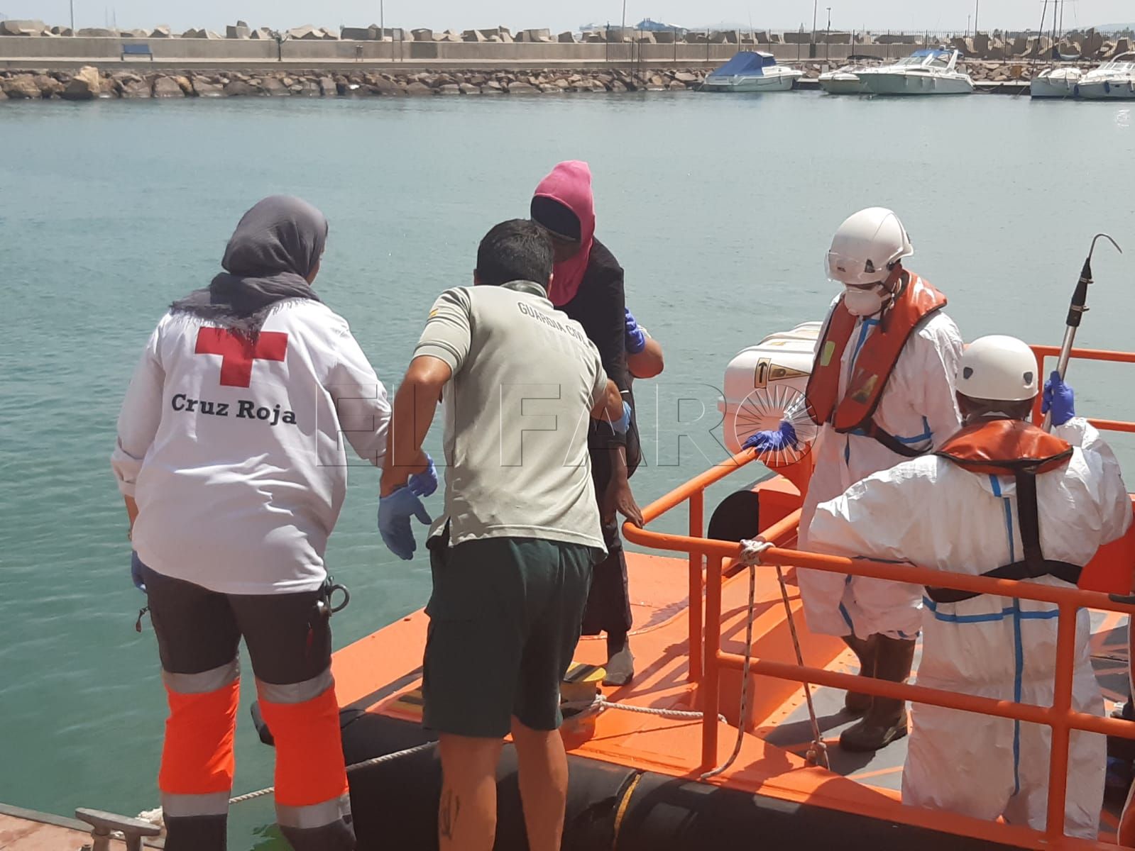 Trasladan a Melilla a 62 inmigrantes que desembarcaron en Chafarinas