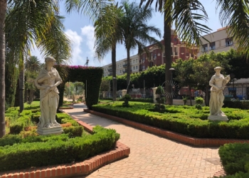 paseo estatuas parque hernandez El corazón de Melilla a través del tiempo