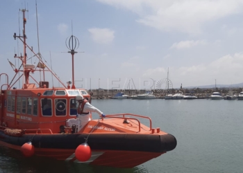 Problemas técnicos en la Salvamar Alcor impiden el traslado 60 inmigrantes a Melilla