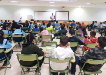 IMG 20191025 WA0025 Las pistas de juego de la Hípica se llena de jóvenes tenistas del IES Leopoldo Queipo