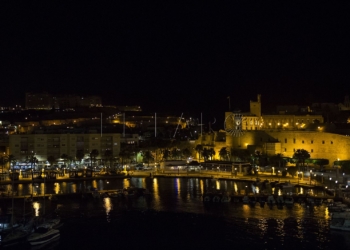 Melilla puerto La renta parte a Melilla por la mitad: de 13.000 euros en el norte a 64.000 en el sur
