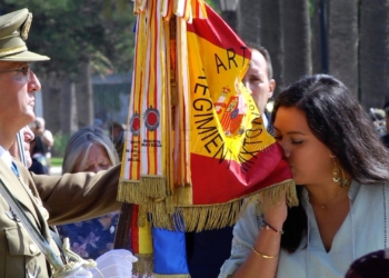 emocion jura bandera El orgullo de besar la bandera española