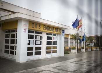 ies enrique nieto El IES Enrique Nieto continúa a la espera de conseguir un contrato de limpieza definitivo