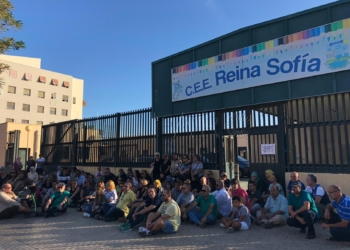 sentada cee reina sofia melilla Sobre el CEE Reina Sofía: “Este colegio está completamente abandonado ”
