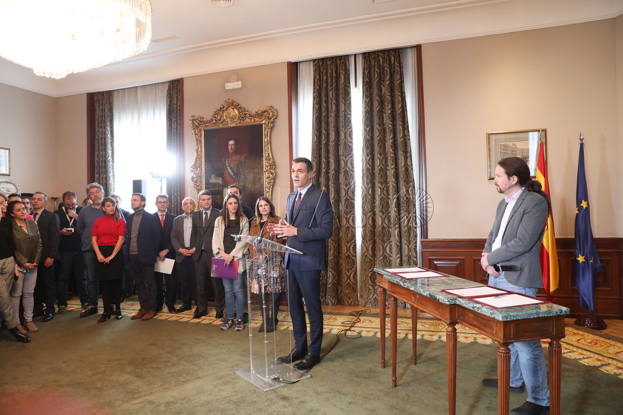 El PSOE apoya el pacto con Unidas Podemos, pero consultará a los afiliados
