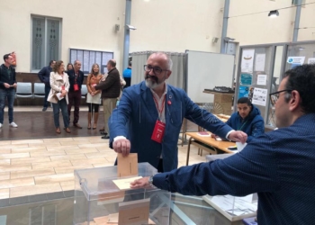 Bustillo ejerce su derecho a voto 10N El PSOE apela a la responsabilidad de votar en estas elecciones del 10N