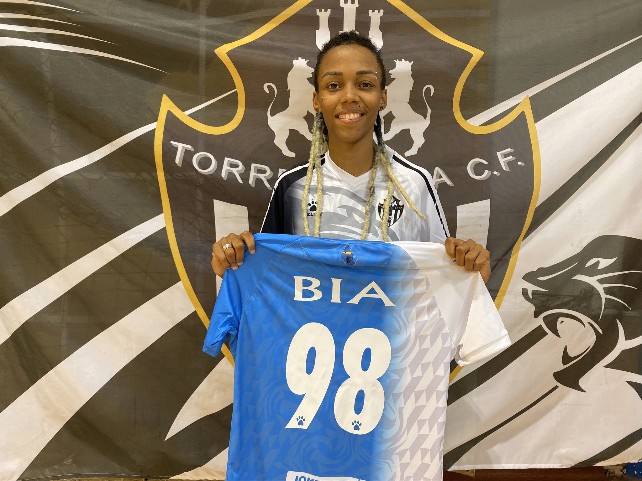 El Torreblanca CF presente de manera oficial a la brasileña Bia