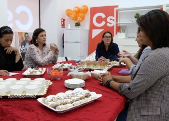 Las candidatas de Ciudadanos Melilla se reúnen con la Asociación Activas Charter 100 Las candidatas de Ciudadanos se citan con la Asociación Activas Charter 100