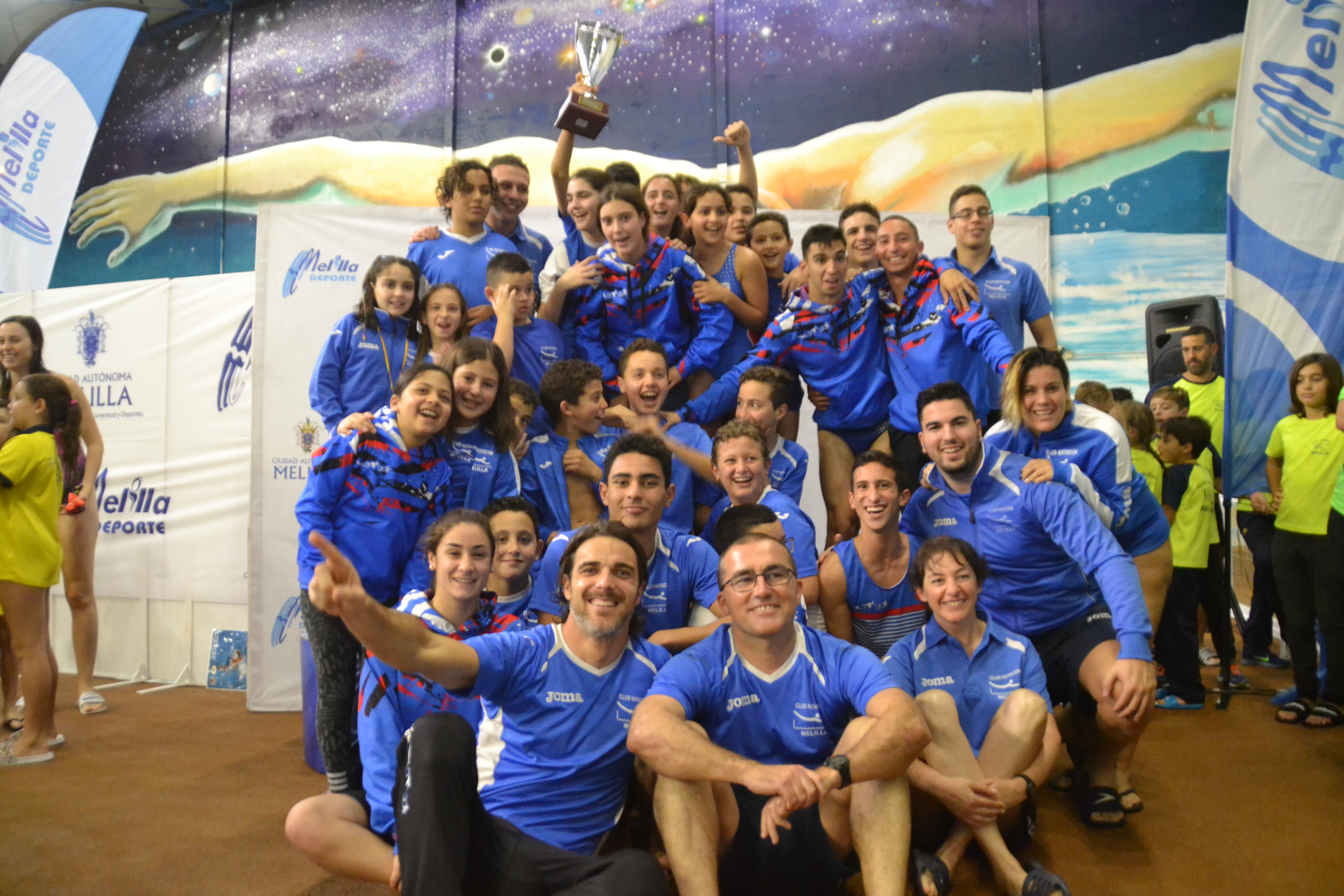 El trofeo de campeón se lo adjudica el Club Natación Melilla