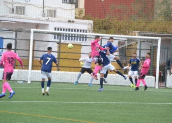 Cada uno de los jugadores de la primera plantilla del Melilla Cd no dieron un balón por perdido a lo largo de todo el partido.