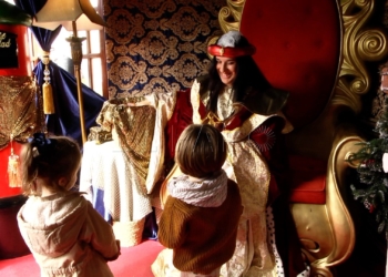 El paje de los Reyes recoge las cartas de los niños de Melilla El paje de los Reyes recoge las cartas de los niños de Melilla