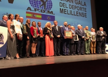 Foto de familia de los premiados en la XXV Gala Se fallan los premios de la APDM