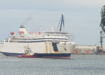 IMG 20191220 WA0012 Actualización: El barco de FRS sale del puerto gracias a los dos remolcadores