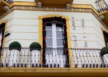 escaparates invadidos navidad Los escaparates de Melilla invadidos por la Navidad