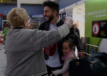 reencuentros Reencuentros en el aeropuerto de Melilla por Navidad