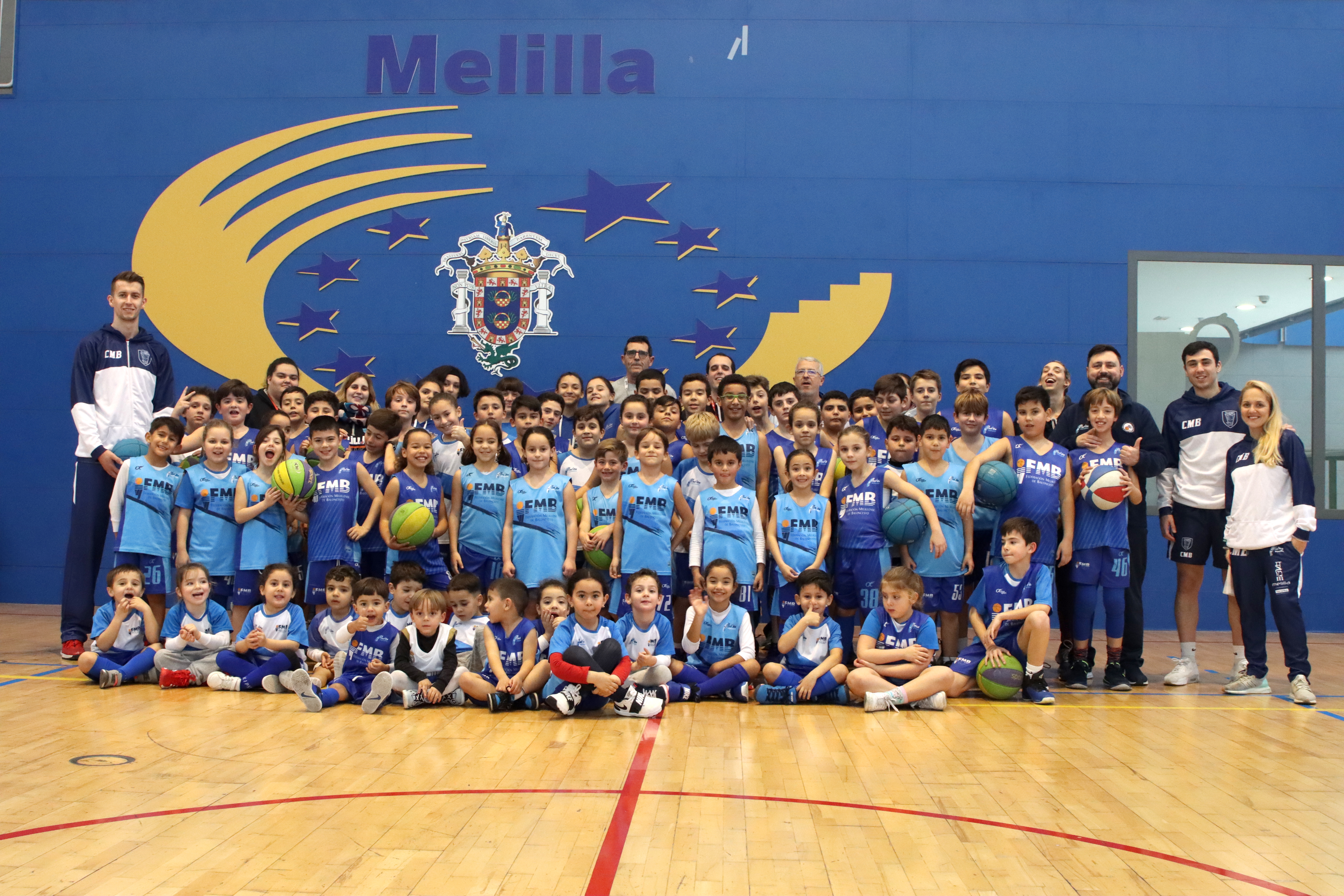 Los jugadores Bulić y Cuevas visitan la escuela de la Federación Melillense