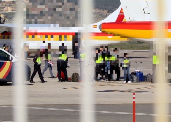 Marroquíes expulsados de España a través de Melilla Marroquíes expulsados de España a través de Melilla