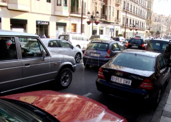 Tráfico lento en la avenida Juan Carlos I Tráfico lento en la avenida Juan Carlos I