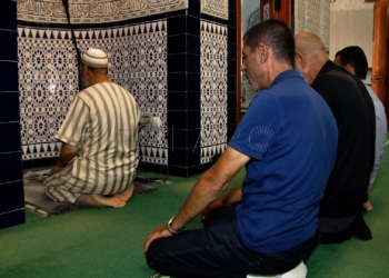 Viernes el día sagrado para los musulmanes Un viernes en la mezquita
