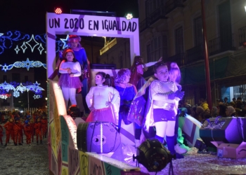 carroza Treviño lamenta que se arrojaran piedras a la carroza de igualdad de la Cabalgata