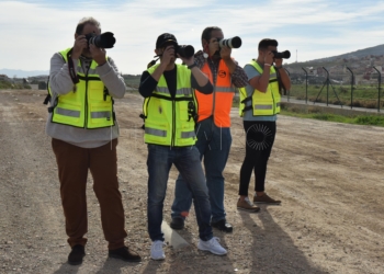 spotters Los AeroSpotters de Melilla piden una plataforma para hacer las fotos
