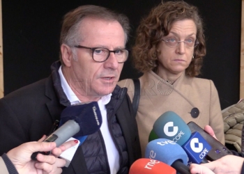 2 De Castro se compromete a subir el sueldo de la Policía Local lo que le permita la ley
