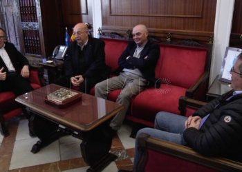 Eduardo de Castro se reúne con la Cruz Roja de Melilla Eduardo de Castro escucha las demandas de la Cruz Roja