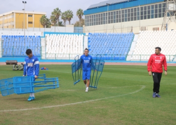El primer entrenador azulino, dando consignas en el entrenamiento de ayer.