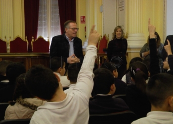 Los alumnos del colegio Mediterráneo descubren la Asamblea Los alumnos del colegio Mediterráneo descubren la Asamblea