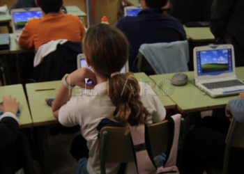 ONU La ONU pide la escolarización de una niña para “evitarle daños irreparables”