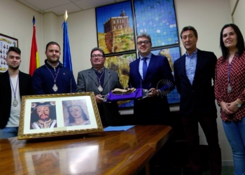 Una mujer de 41 años será liberada de prisión el Jueves Santo La Cofradía Cautivo firma su compromiso con el preso liberado