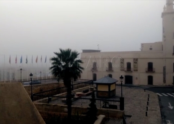 niebla melilla La niebla convierte a Melilla en una pequeña Londres
