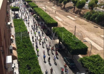pedalada Melilla pedalea por en medio ambiente y la movilidad sostenible