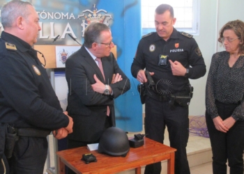 taser La Policía Local incorpora cuatro pistolas taser: habrá una en cada turno en la calle y otra para el GPR