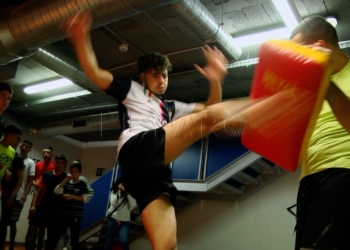 30 menores tutelados asisten a clases de kick boxing Kick boxing por la integración