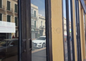 COMERCIO CERRADO Estado de alarma: Sólo se podrá salir de casa para trabajar y urgencias