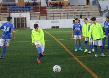 Jugadores de un equipo base de la UD Melilla.