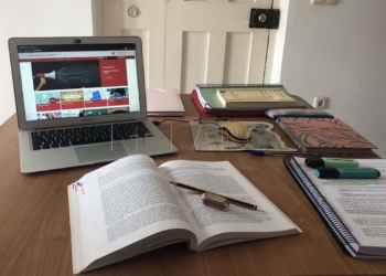 escritorio entorno estudio La rutina que la UGR propone a sus estudiantes en tiempos de COVID-19