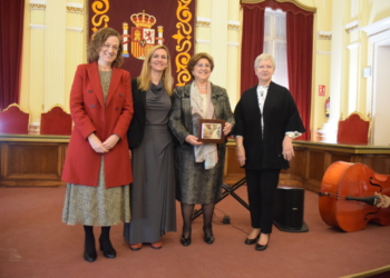 Gloria Rojas, junto a Elena Fernández Treviño