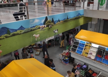 mercado fruta La Policía Local comprobará que los comercios exponen los precios de sus productos