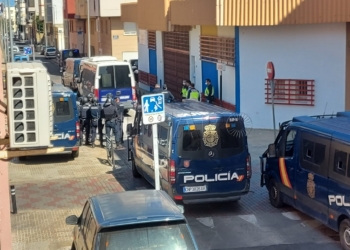 policia Un total de 189 personas pasan su primera noche en el V Pino