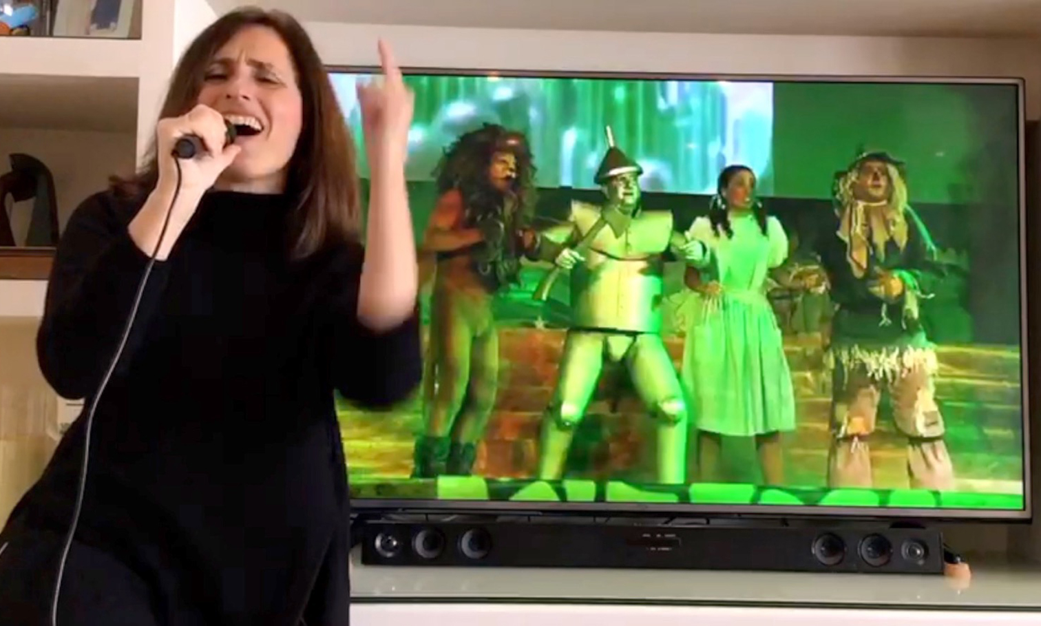 Artistas de Bombalurina cantan para hacer sonreír a los melillenses