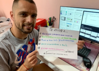 Manolo Fernández, en su hogar sin parar de trabajar.