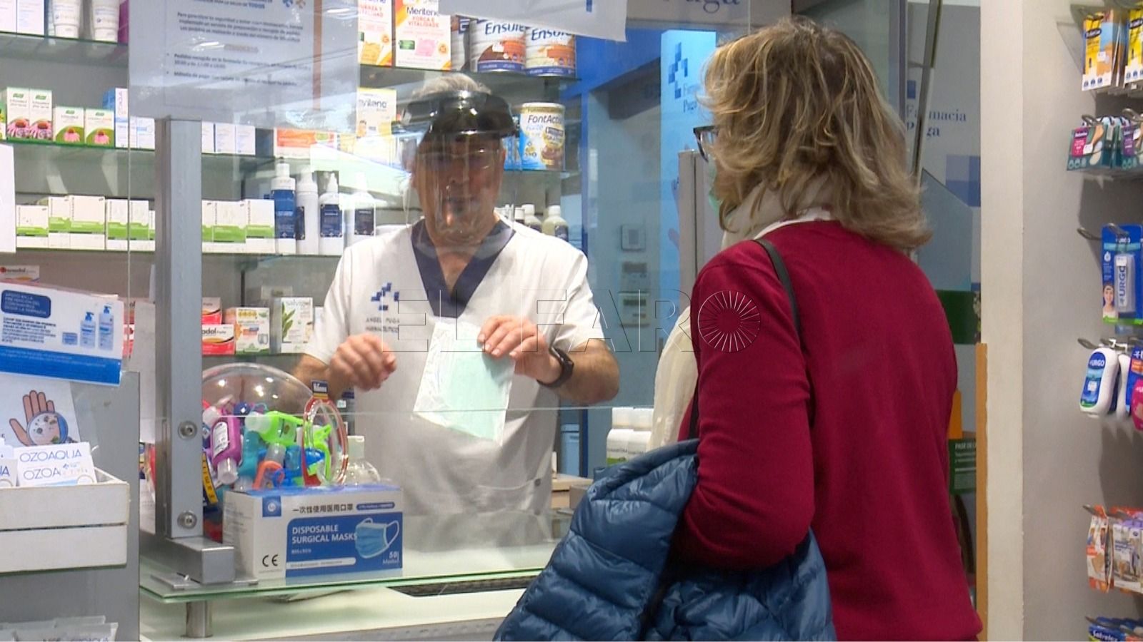 Miniatura Farmacias Los melillenses empiezan a recoger las mascarillas ofrecidas por la CAM